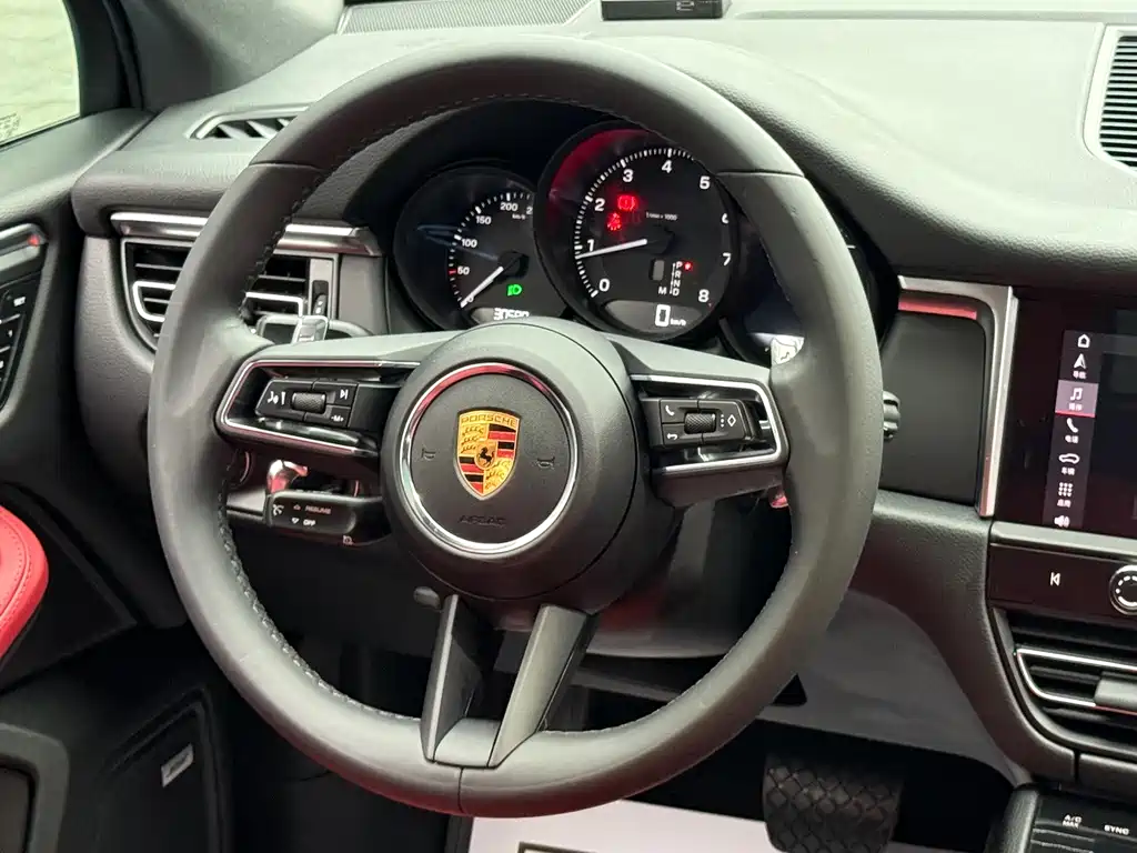 Porsche Macan — миниатюра 26