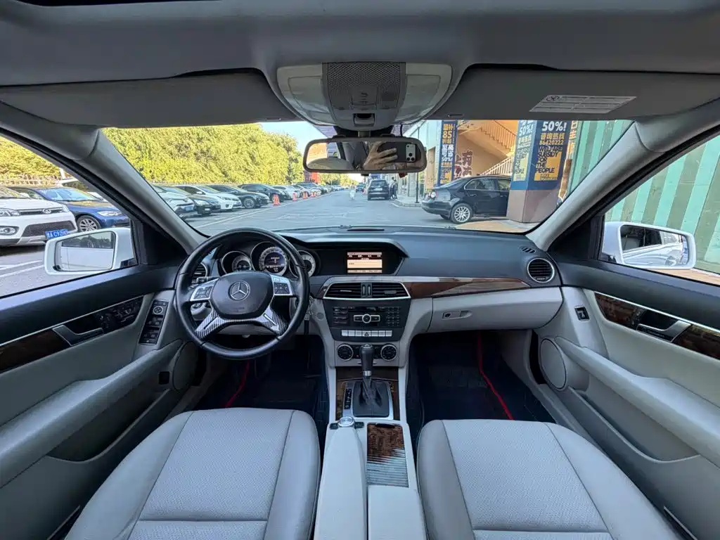 Mercedes-Benz C-Class — миниатюра 4