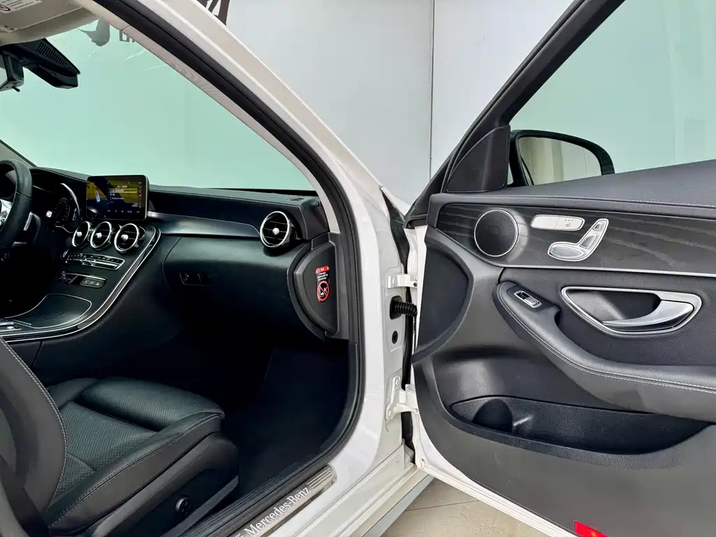 Mercedes-Benz C-Class — миниатюра 13