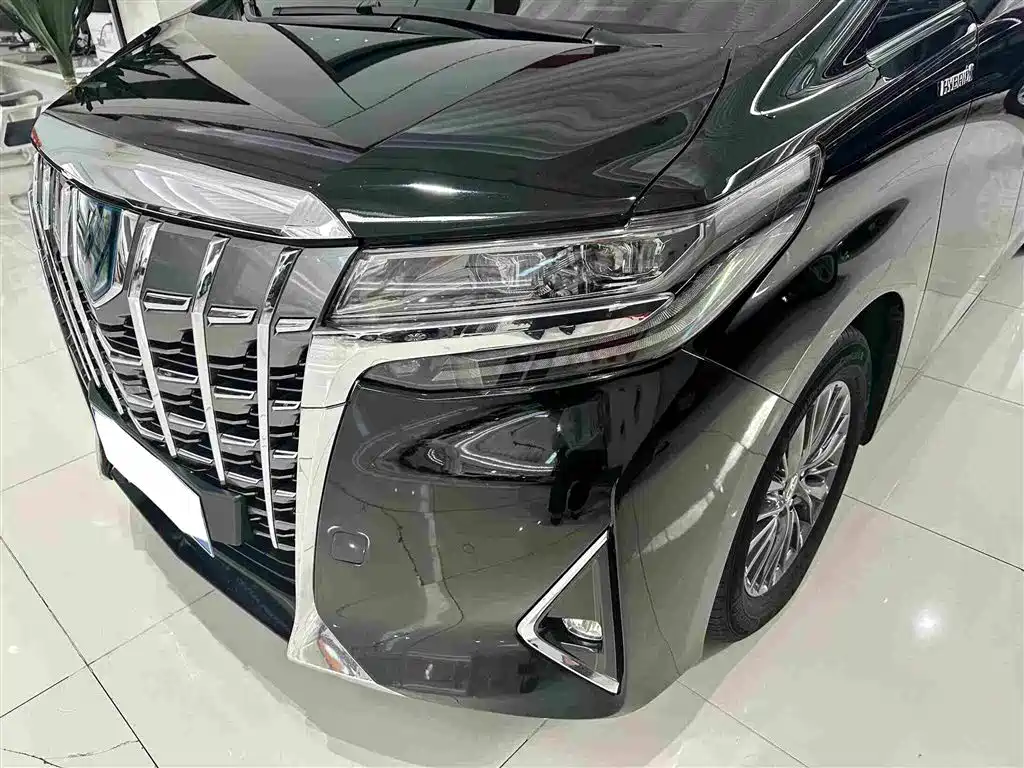 Toyota Alphard — миниатюра 3