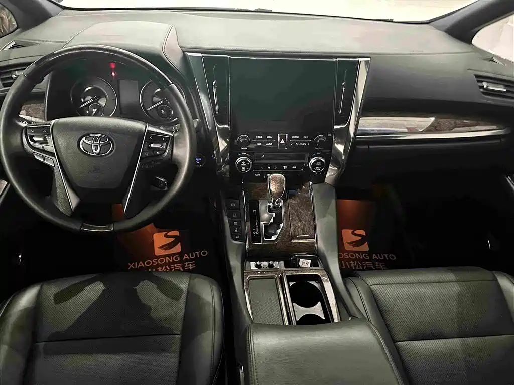 Toyota Alphard — миниатюра 15