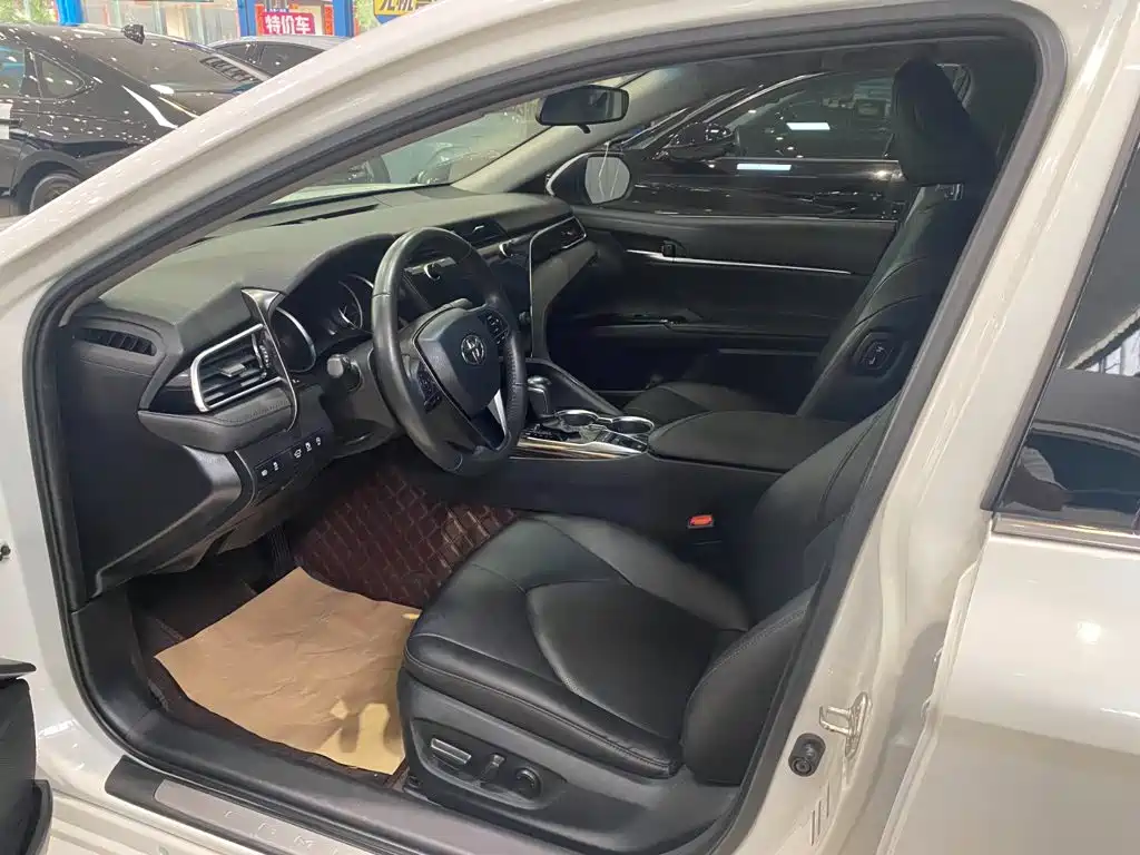 Toyota Camry — миниатюра 2