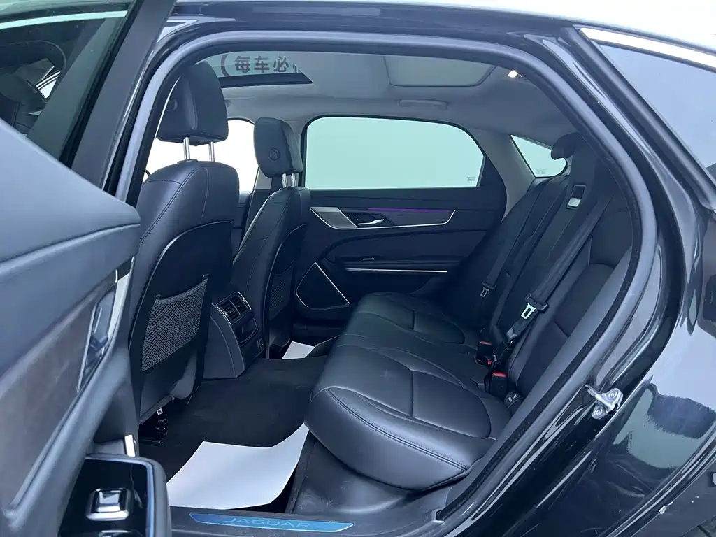 Jaguar XFL — миниатюра 10