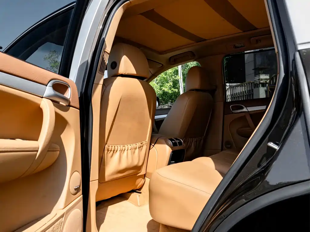 Porsche Cayenne — миниатюра 9