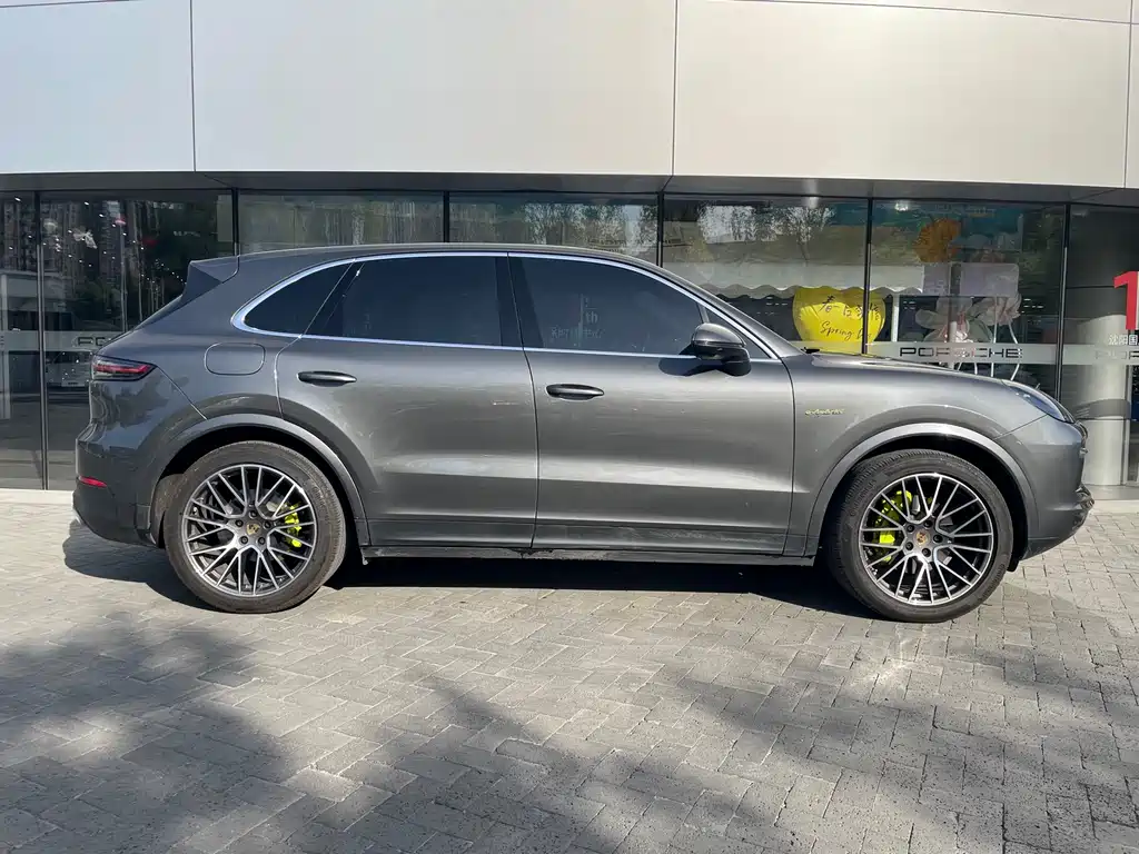 Porsche Cayenne Hybrid — миниатюра 8