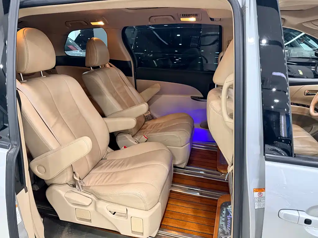 Toyota Previa — миниатюра 10
