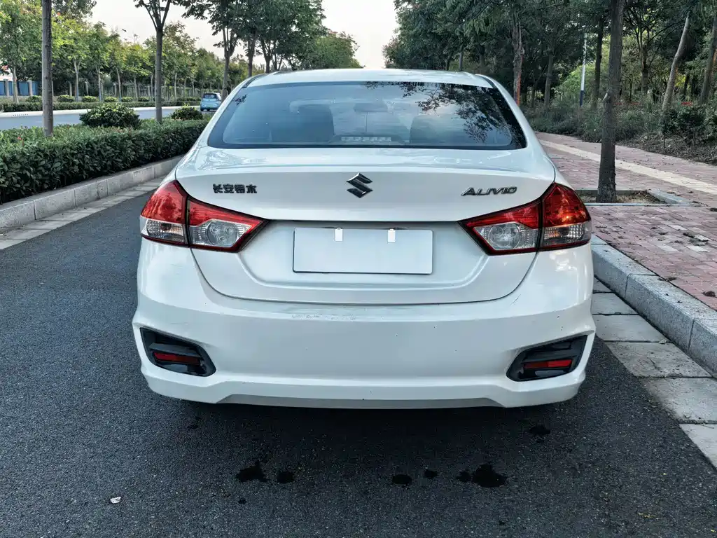 Suzuki Alivio — миниатюра 5