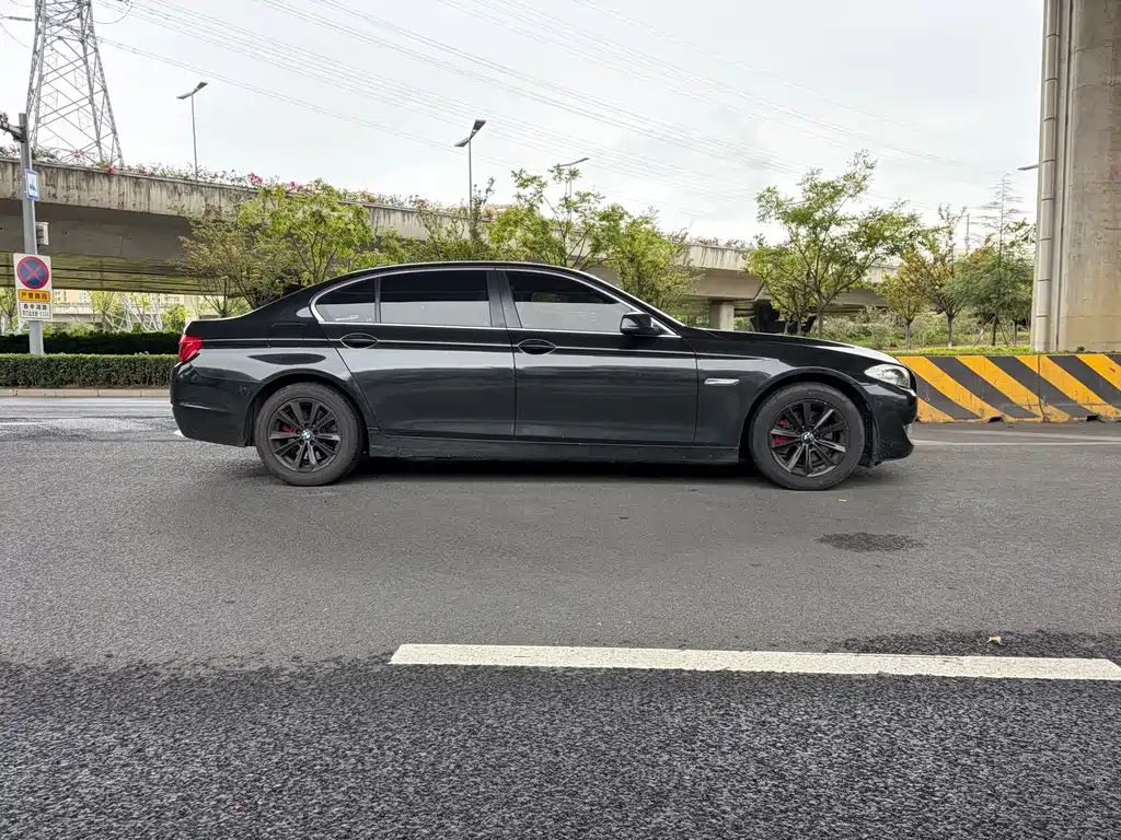 BMW 5 Series — миниатюра 4