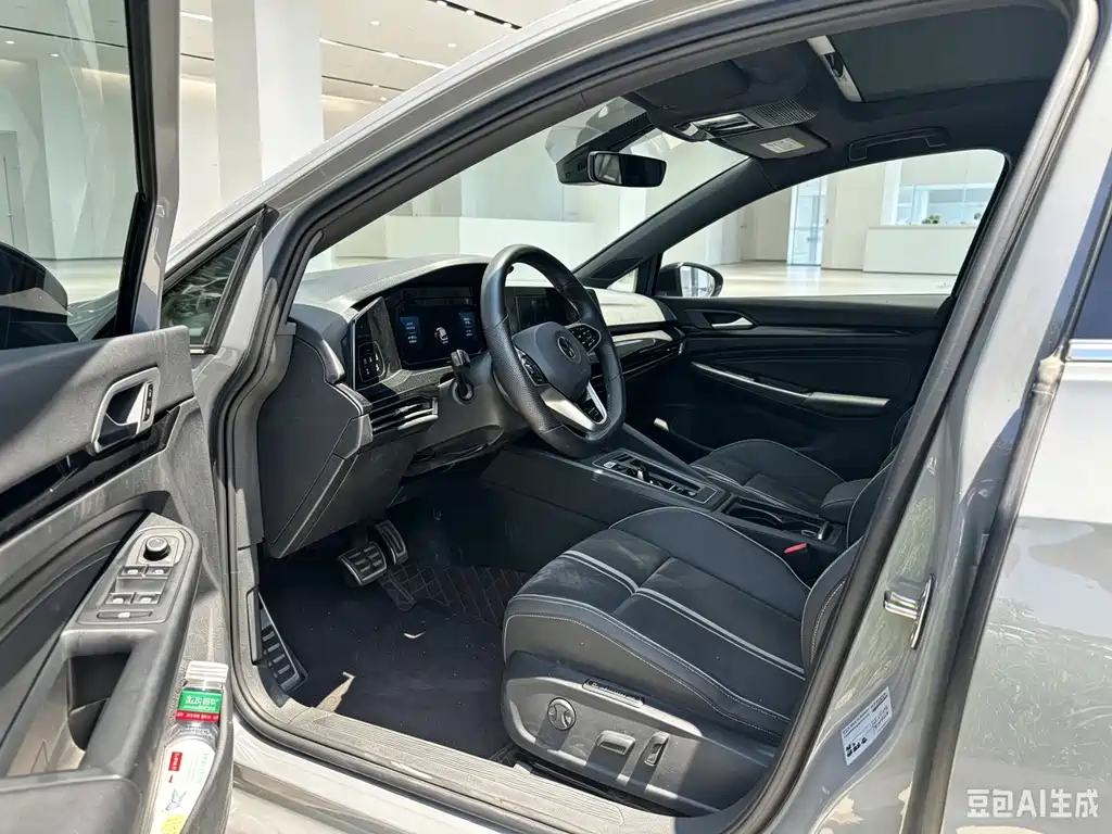Volkswagen Golf 2023 280TSI DSG R-Line