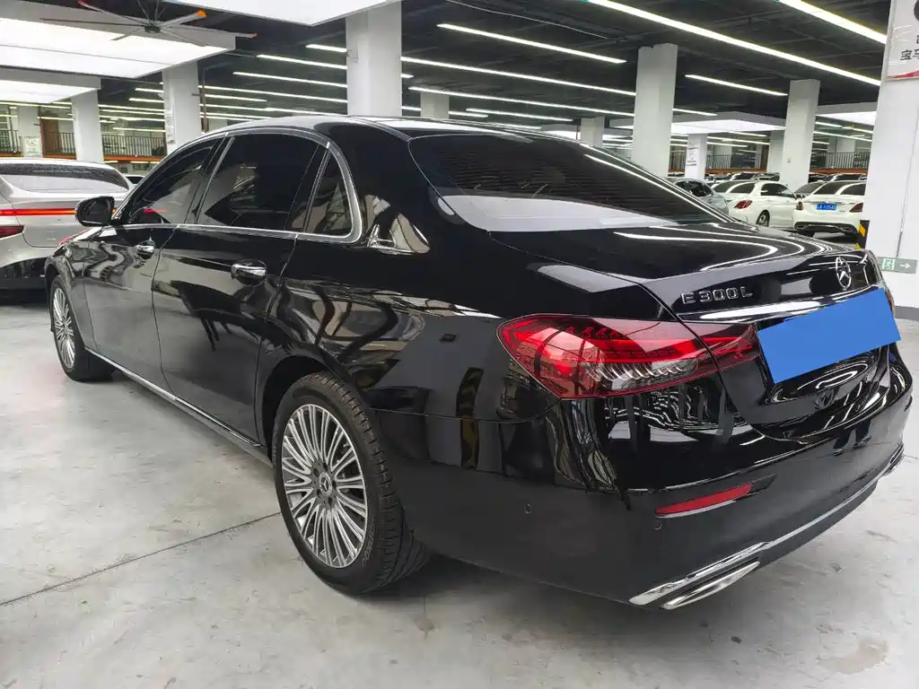 Mercedes-Benz E-Class — миниатюра 9