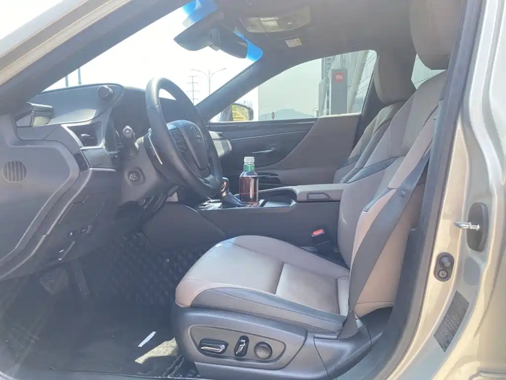 Lexus ES — миниатюра 18