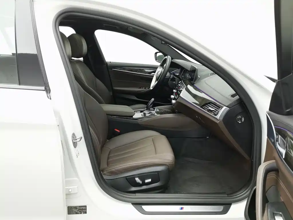 BMW 5 Series — миниатюра 23
