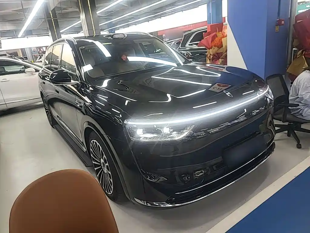 Aito M8 2025 Ultra 53.4kWh 6 мест (192 ）