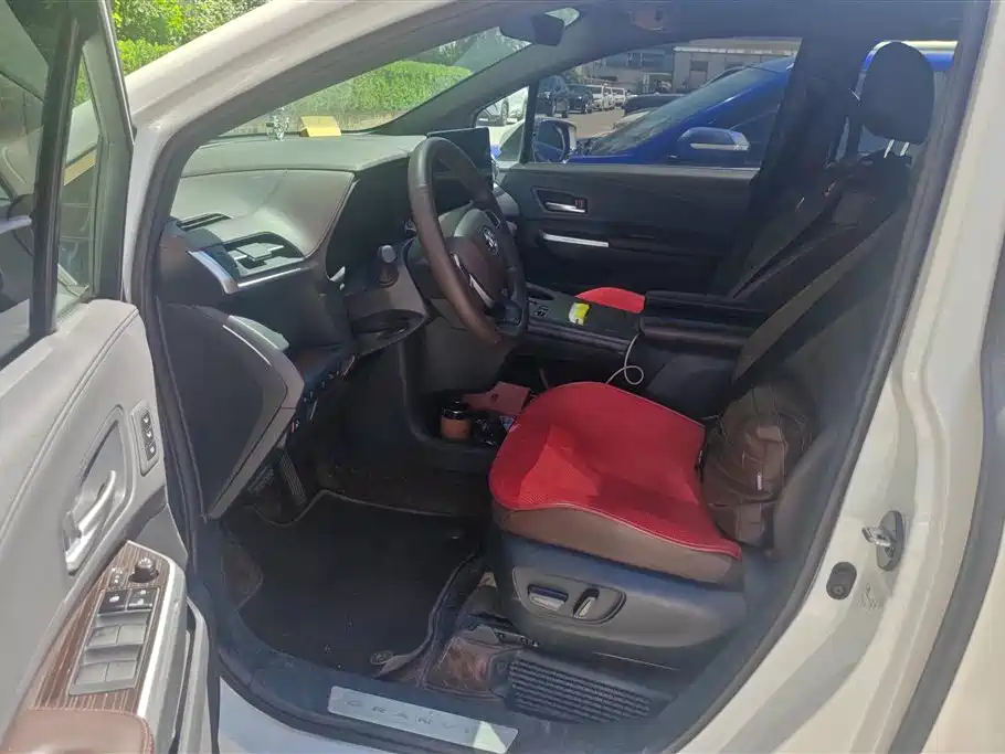 Toyota Granvia 2024 2.5L Luxury PLUS