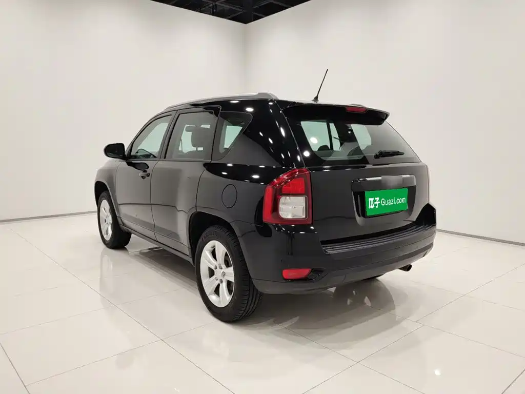 Jeep Compass (Import) — миниатюра 4