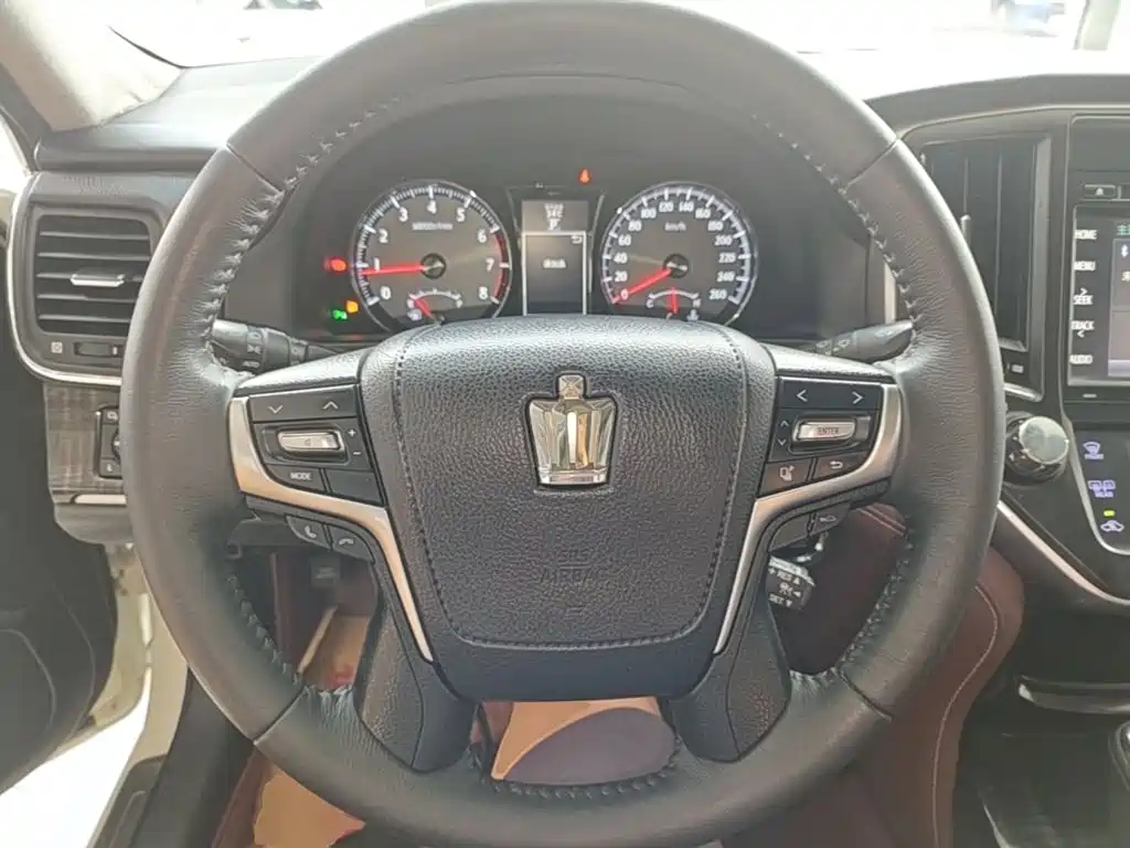 Toyota Crown — миниатюра 11