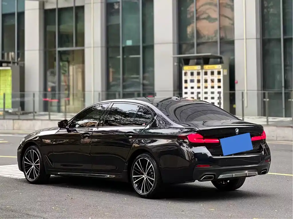 BMW 5 Series — миниатюра 4