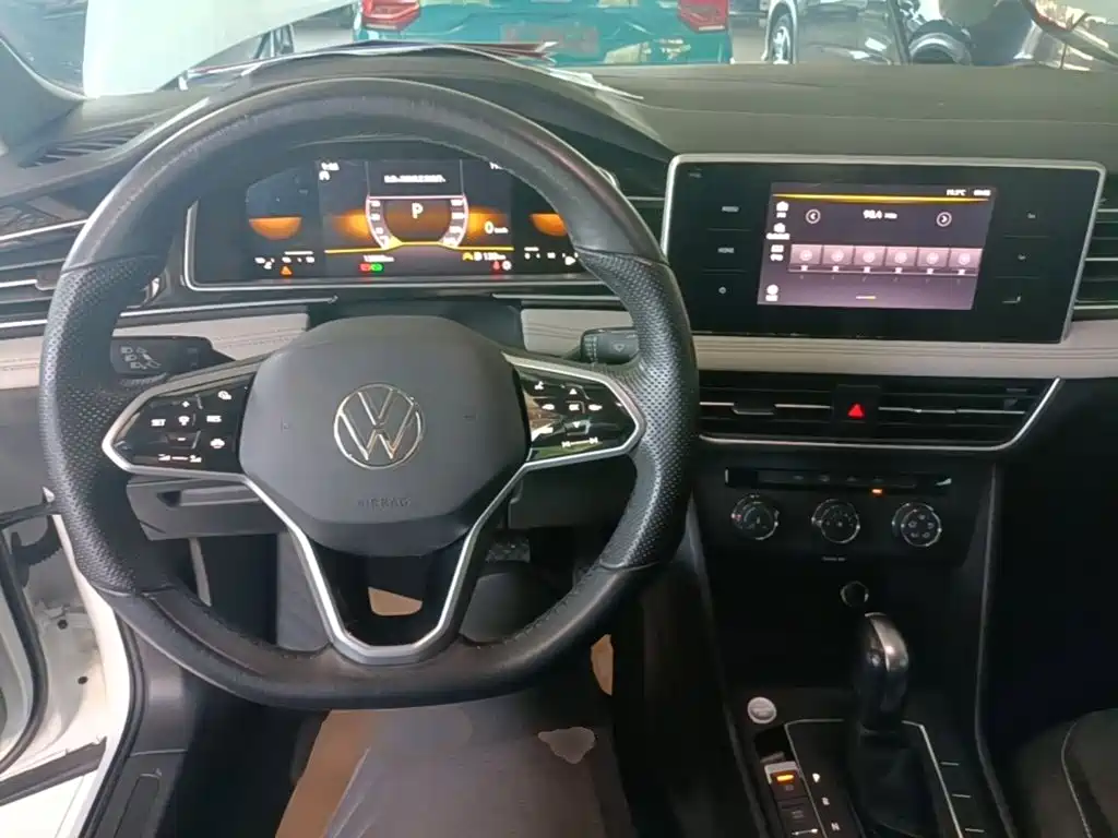 Volkswagen Tiguan L — миниатюра 10