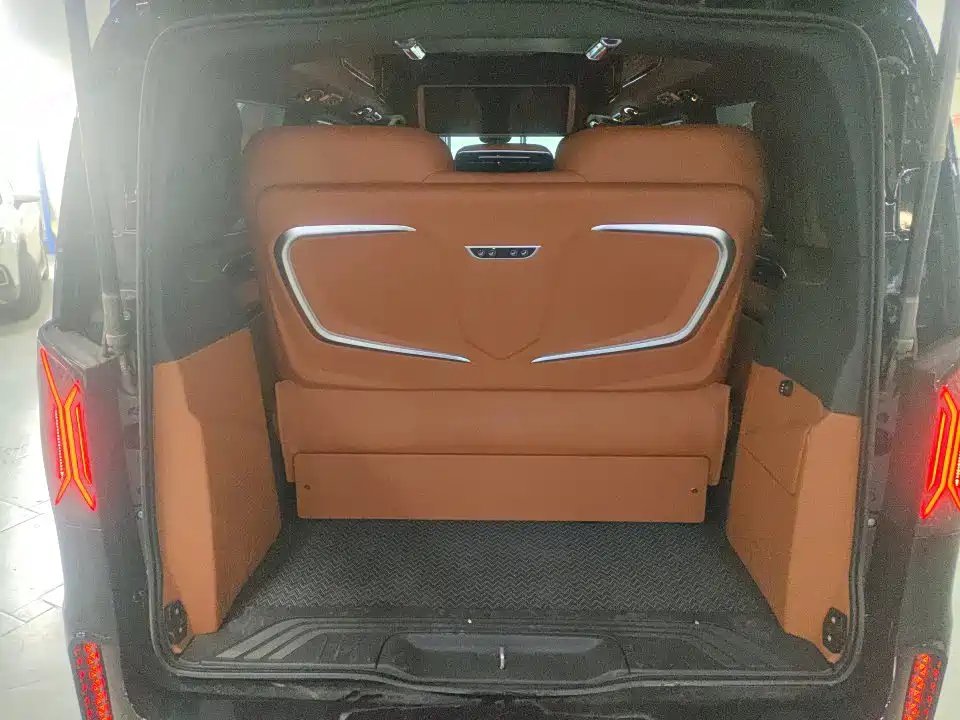 Mercedes-Benz Vito 2024 2.0T 7 мест