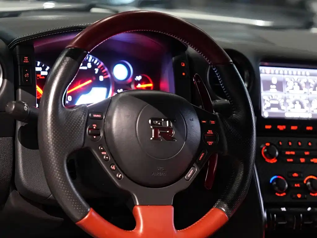 Nissan GT-R — миниатюра 8