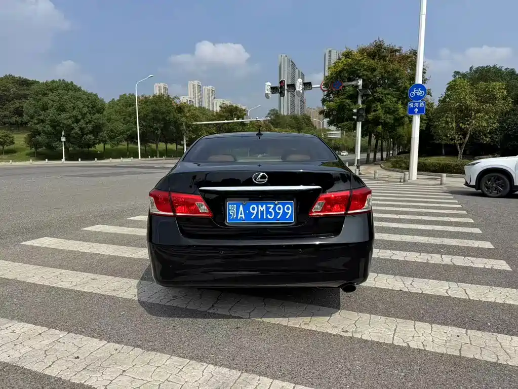 Lexus ES — миниатюра 8