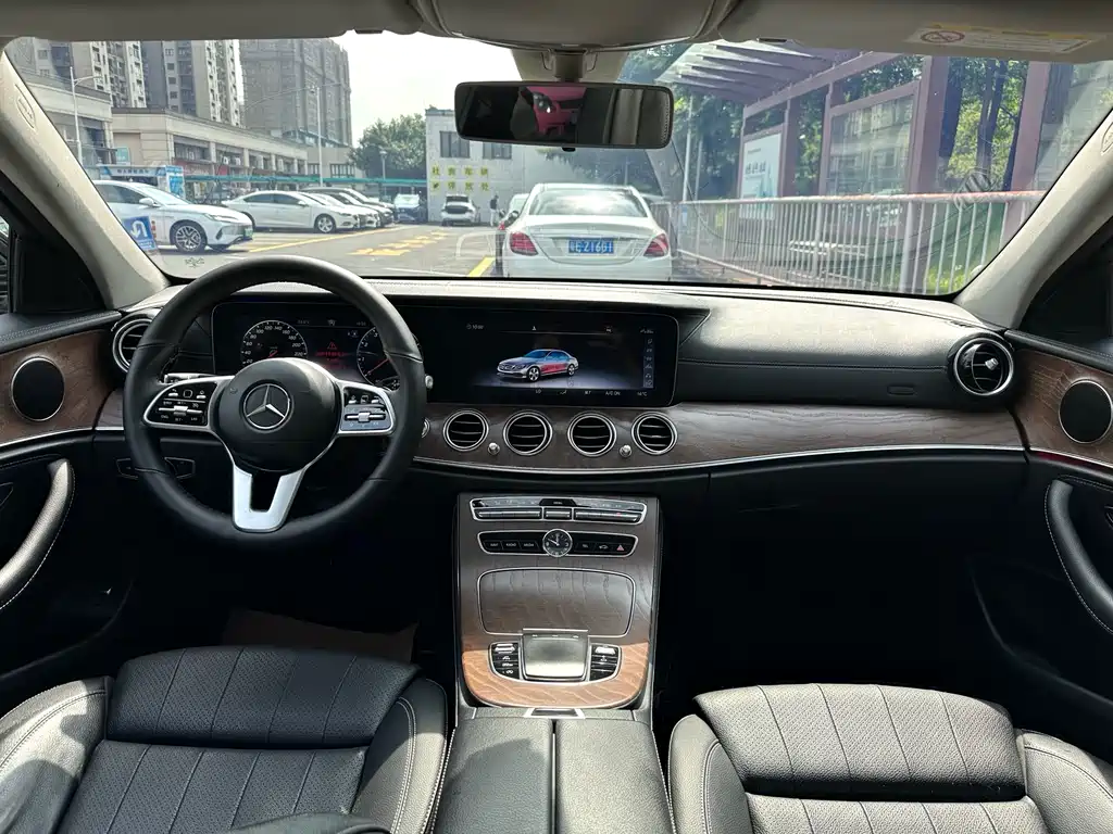 MERCEDES-BENZ E CLASS