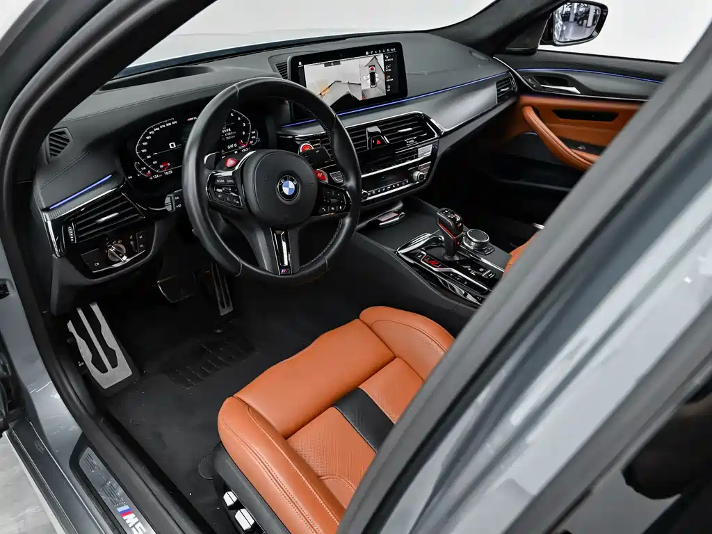 BMW M5 — миниатюра 7