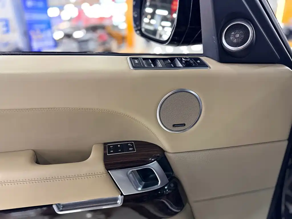 Land Rover Range Rover — миниатюра 7