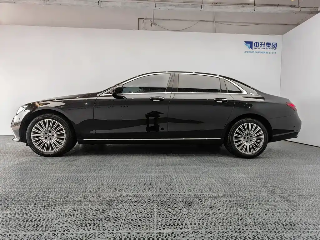 Mercedes-Benz E-Class — миниатюра 7