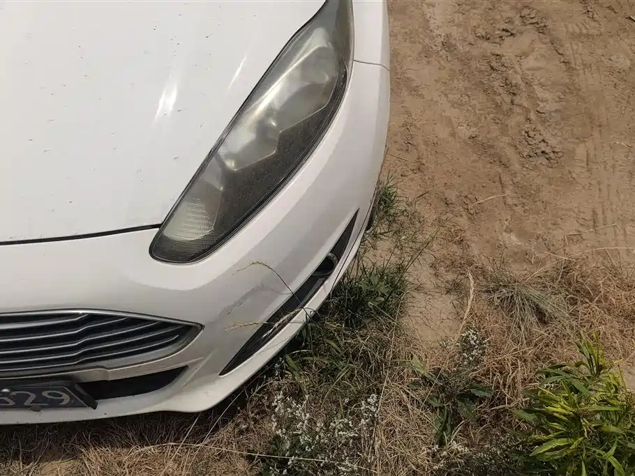 Ford Fiesta 2013 1.5L MT Fashion