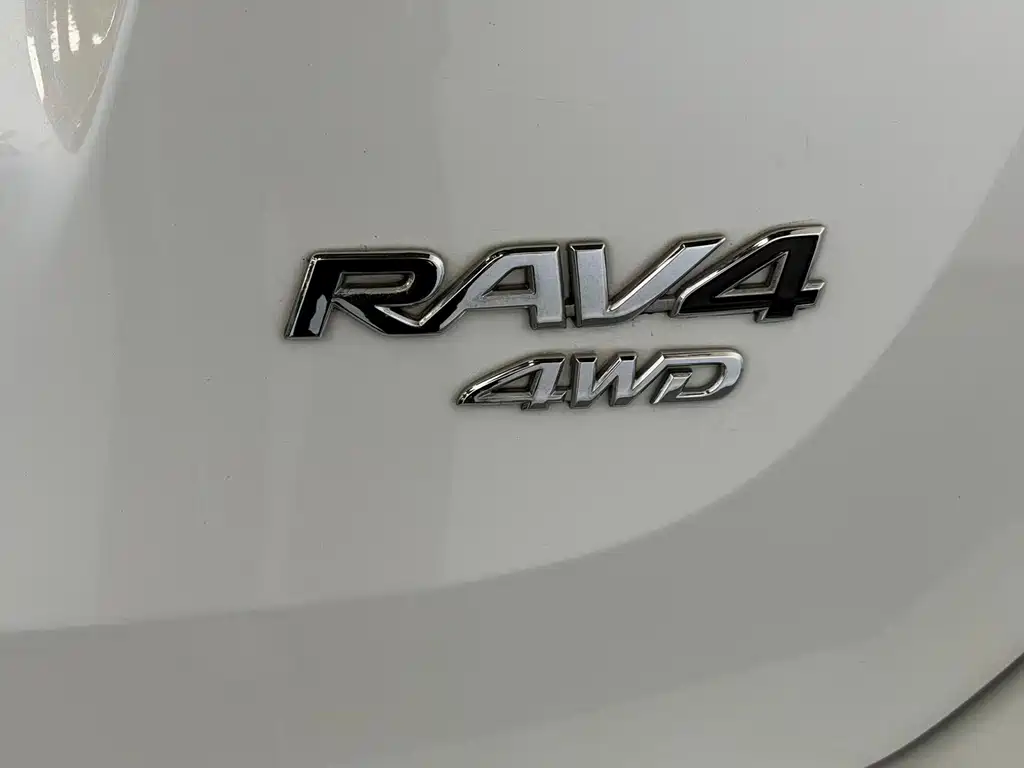 Toyota RAV4 — миниатюра 18