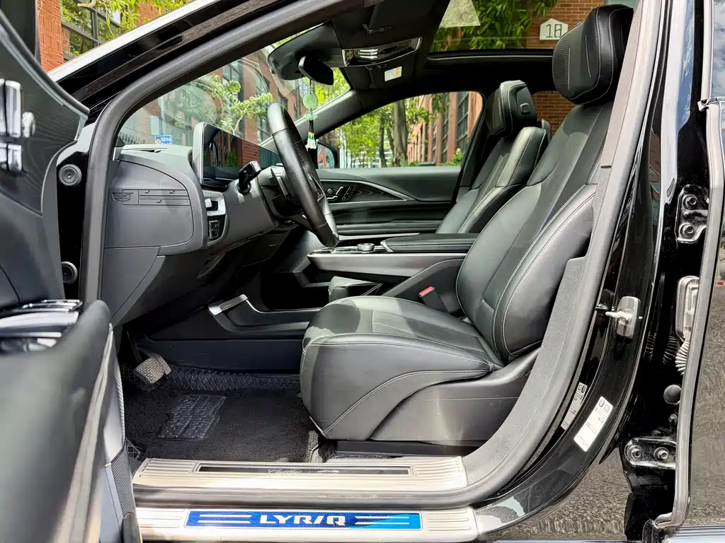 Cadillac IQ 2024 Luxury