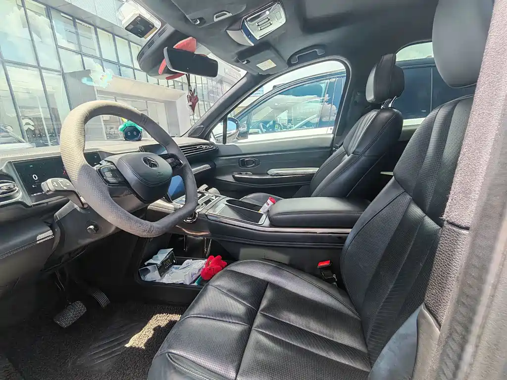 NIO ES8 2020 580KM мест