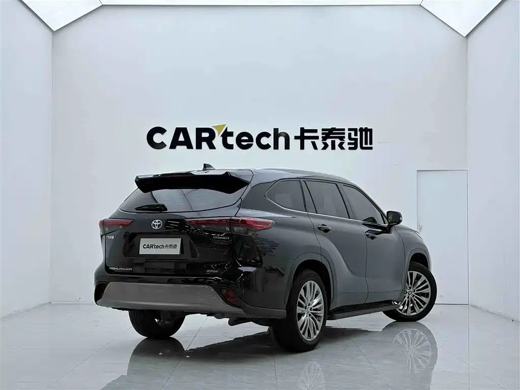 Toyota Highlander 2022 2.5L Luxury 7 мест