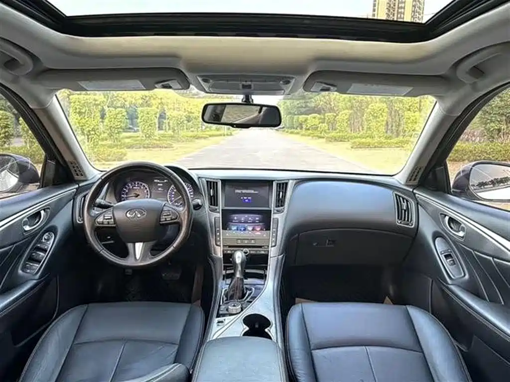 Infiniti Q50L 2016 2.0T Comfort