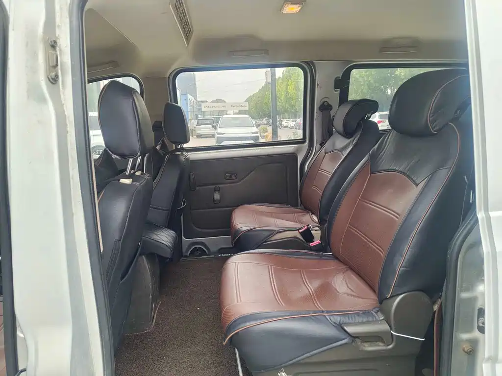 Wuling Rongguang V — миниатюра 6