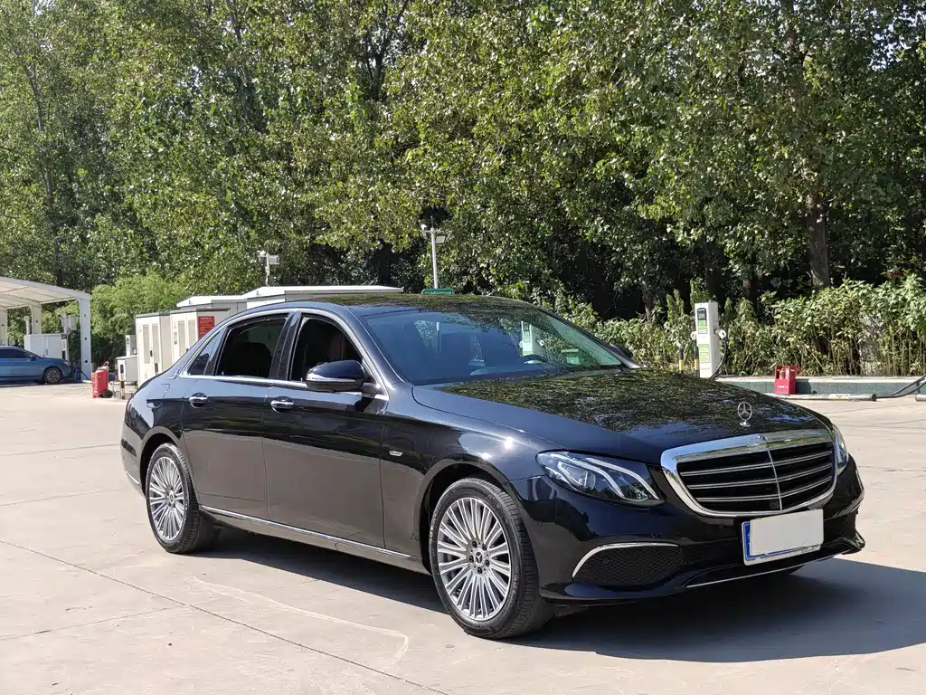 Mercedes-Benz E-Class — миниатюра 3