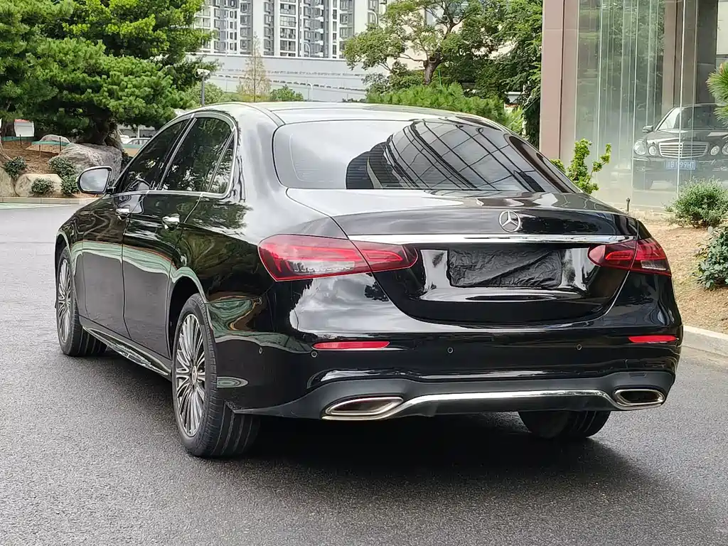 Mercedes-Benz E-Class — миниатюра 20