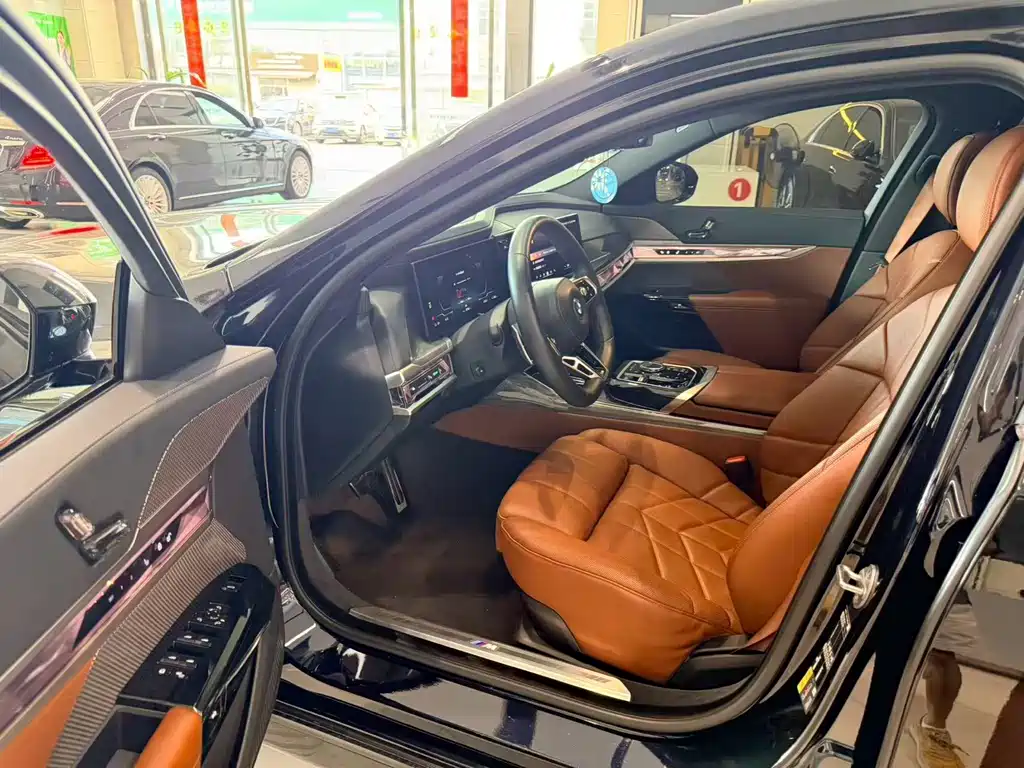 BMW i7 — миниатюра 3