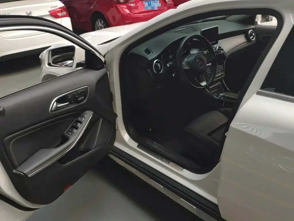 Mercedes-Benz GLA — миниатюра 16