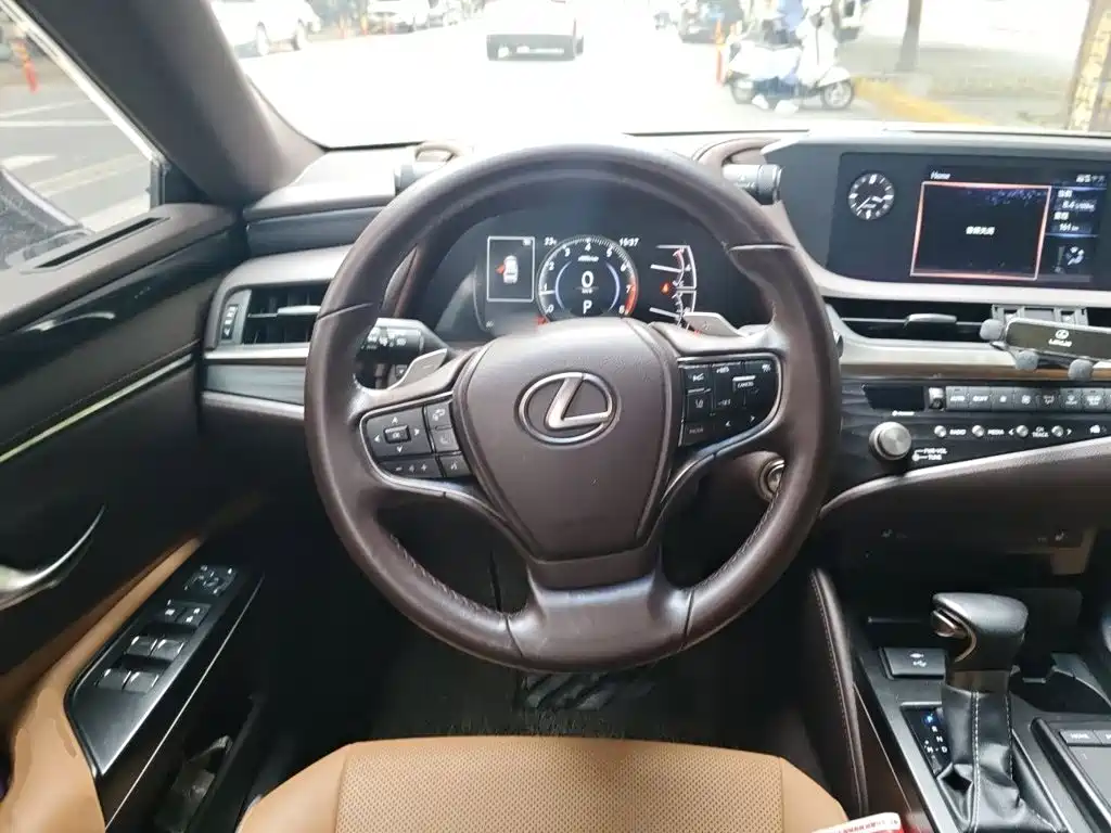 Lexus ES — миниатюра 3