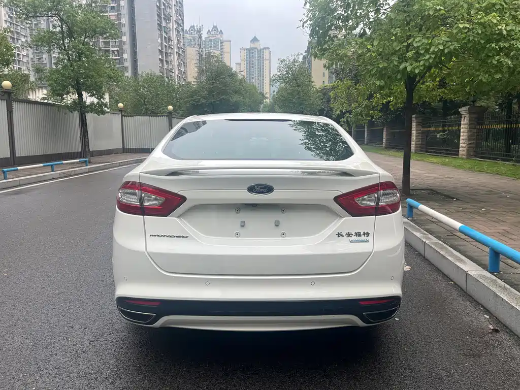 Ford Mondeo — миниатюра 6