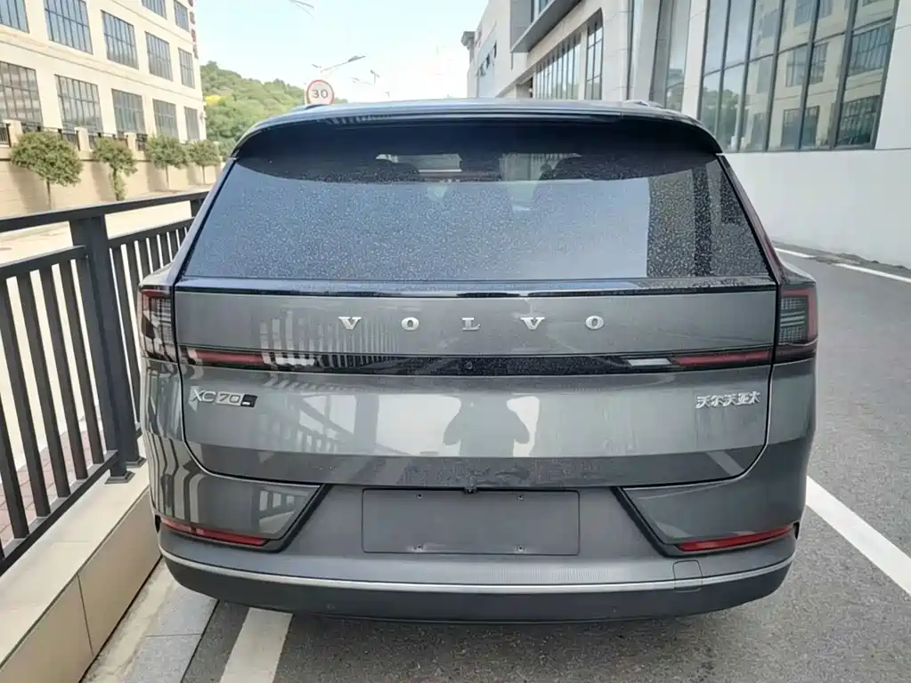 Volvo XC70 PHEV — миниатюра 2
