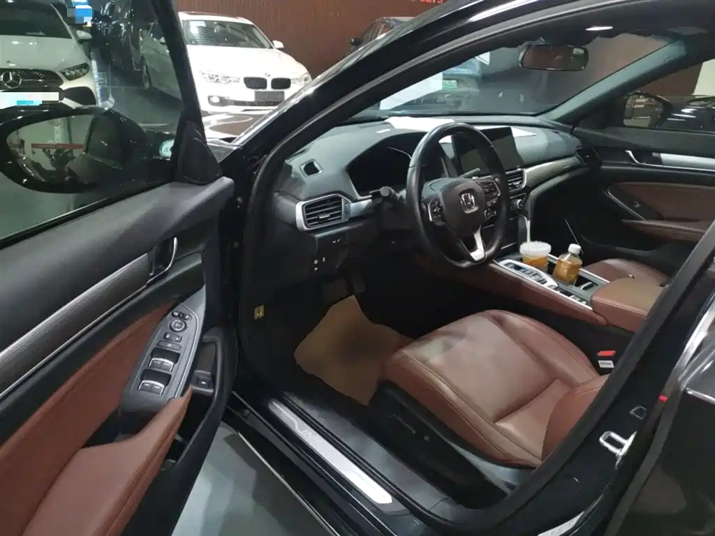 Honda Inspire - фото 12