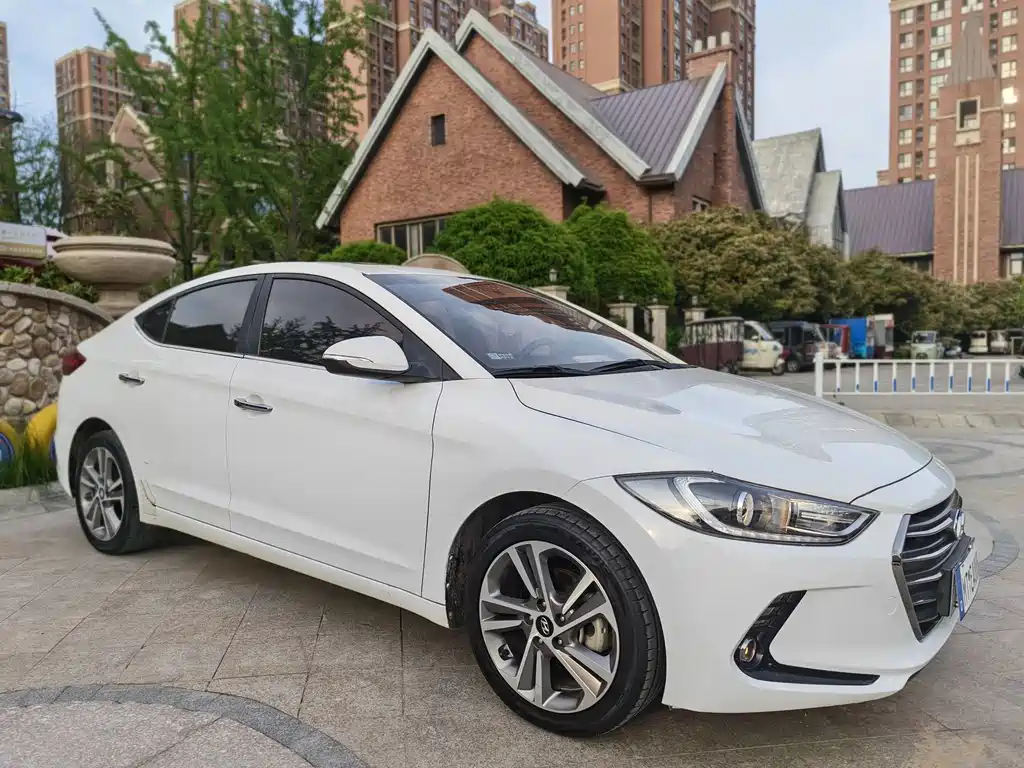 Hyundai Elantra — миниатюра 3