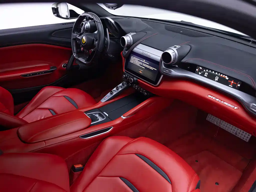 Ferrari GTC4Lusso - фото 14