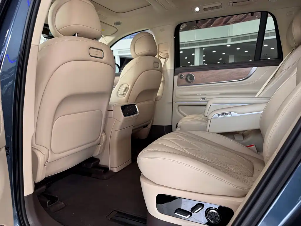 AITO ASK THE WORLD M9