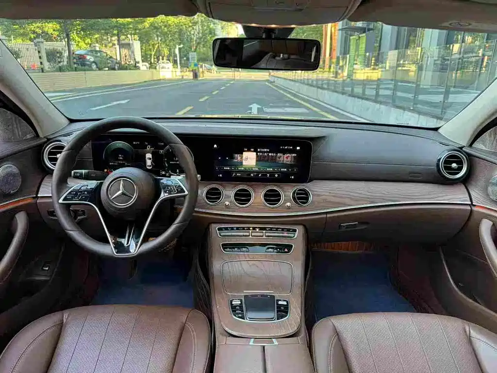 Mercedes-Benz E-Class — миниатюра 7