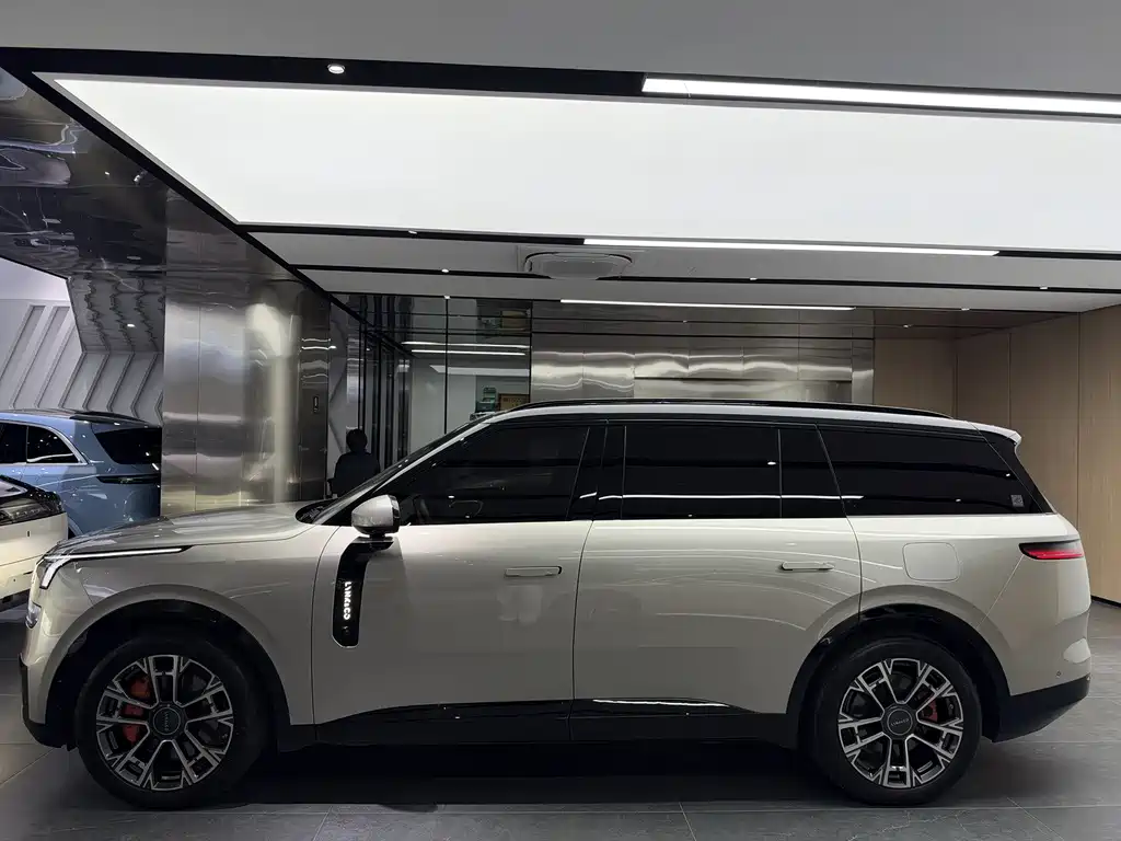 Lynk & Co 900 — миниатюра 13