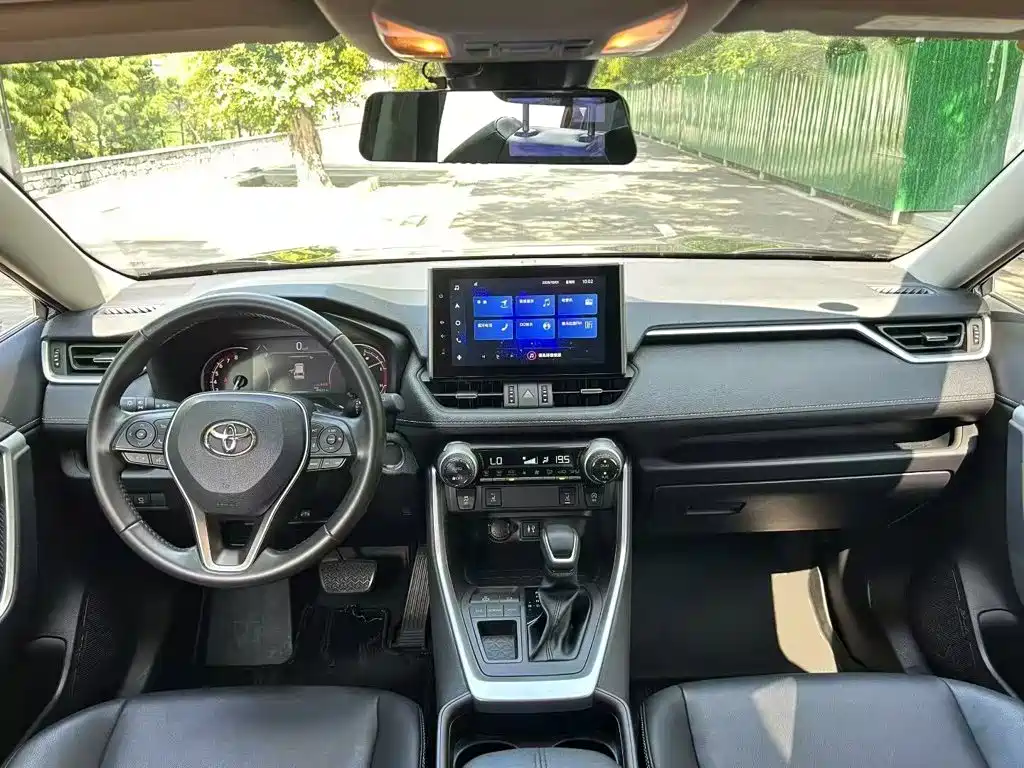 Toyota RAV4 — миниатюра 10